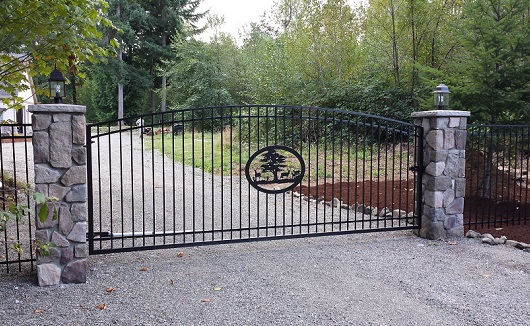 ornamental.iron.gate.4.jpg